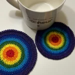 dessous de tasse rond arc-en-ciel EI Desfossez Christine PMEF marque Petites Mains En Folie