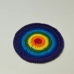 dessous de tasse rond arc-en-ciel EI Desfossez Christine PMEF marque Petites Mains En Folie